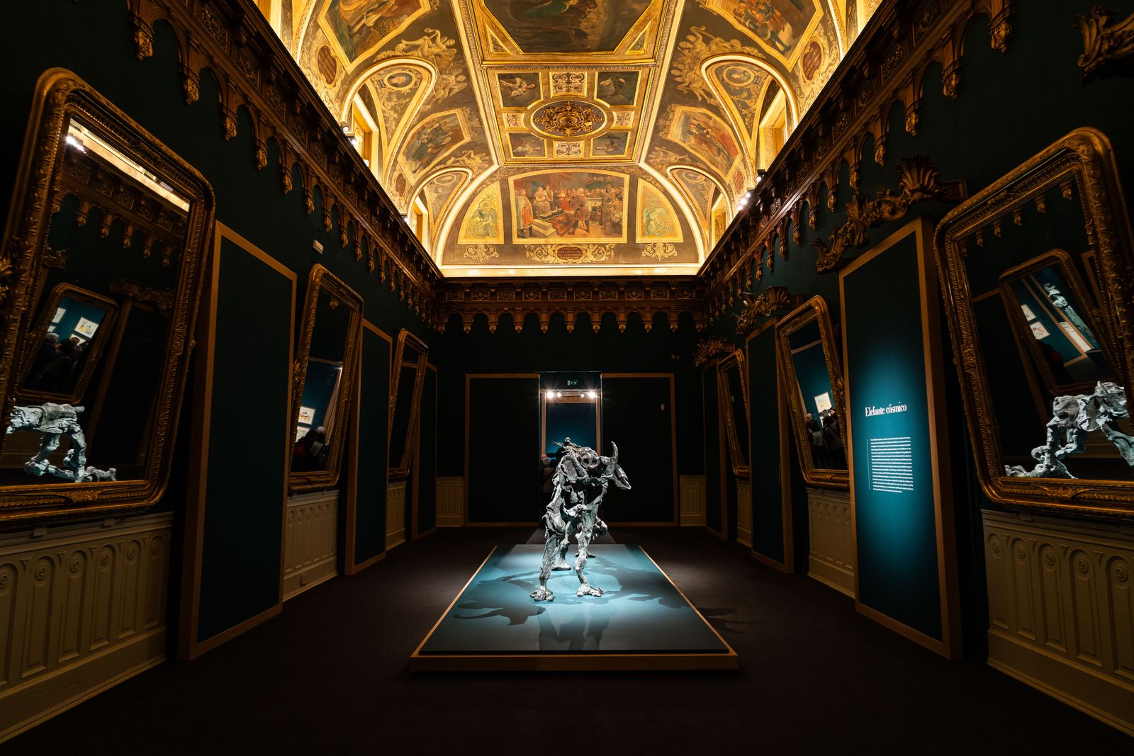 Salvador Dalì. Elefante cosmico, 1981-1986. Estensione della scultura realizzata nel 1974 autorizzata da Salvador Dalí