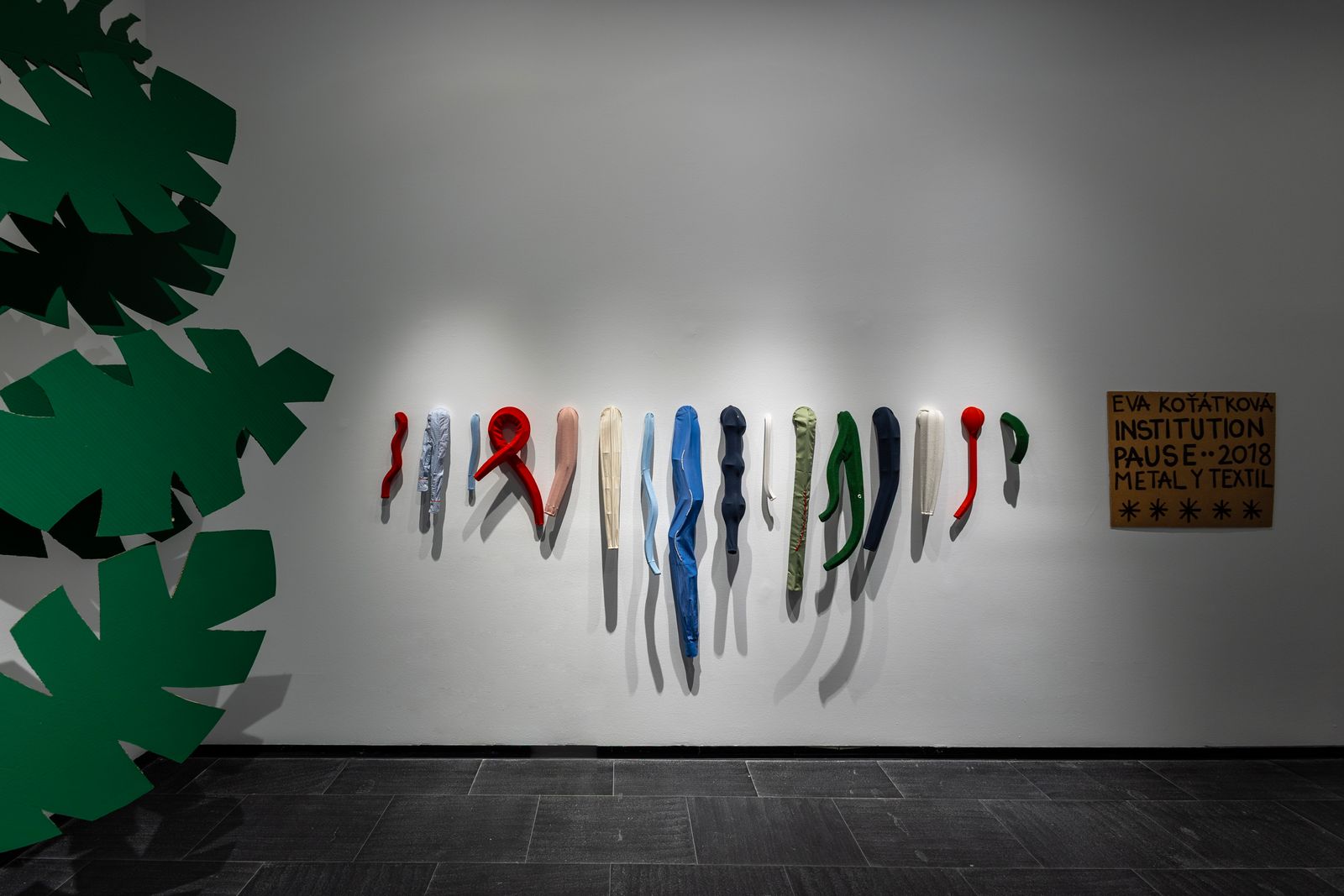 Antonio Ballester Moreno. El cielo y la tierra. CA2M. Fotografía: Sue Ponce