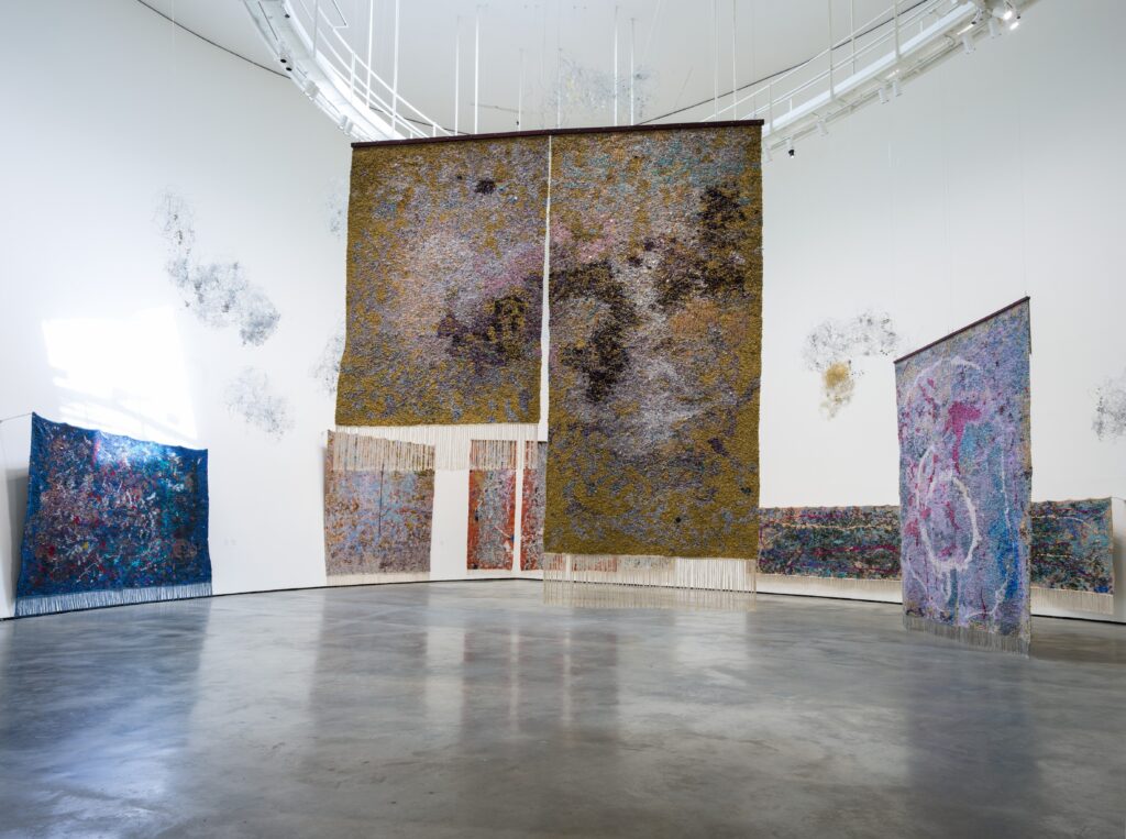 Sul posto: Igshaan Adams. Guggenheim Museum Bilbao, 2026. Per gentile concessione dell'artista, Thomas Dane Gallery e progetti vuoti