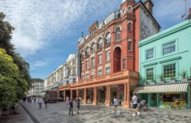 Theatre Royal Brighton riceverà una targa blu per onorare l’opera straordinaria della direttrice Ellen Nye Chart