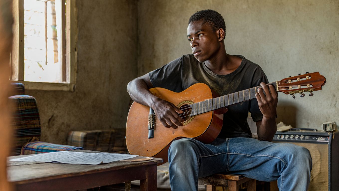 «Ho venduto la mia chitarra per pagare lʼaffitto poi questa canzone ha cambiato tutto»: il racconto di un artista scoperto tardi