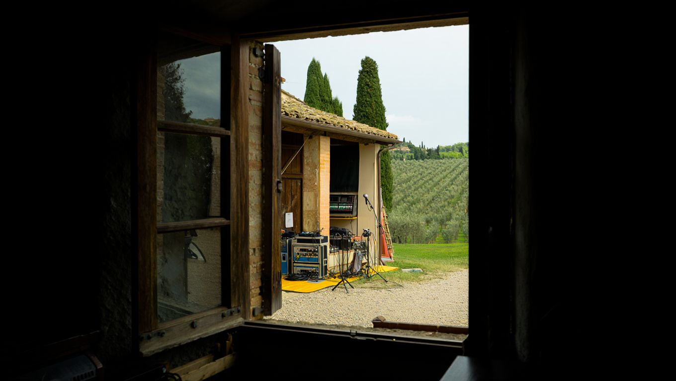 Questo piccolo studio sperduto nella campagna toscana ha visto nascere i più grandi successi italiani