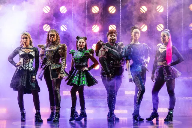 Six annuncia la chiusura della sua stagione a Broadway