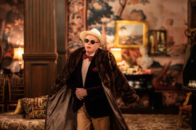 Tru: prime foto dal set con Jesse Tyler Ferguson e Charlotte d’Amboise