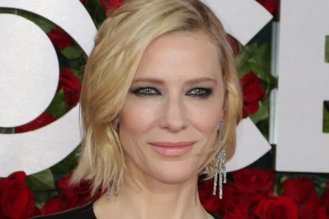 Cate Blanchett invita il pubblico a non filmare al National Theatre di Londra