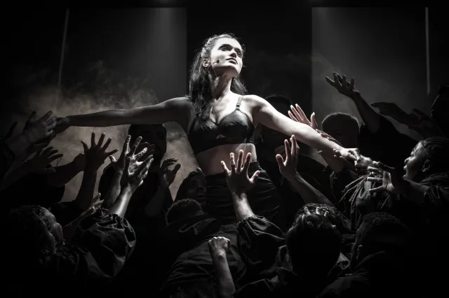 Evita con Rachel Zegler annuncia il cast di Broadway: tornano le stelle del West End.