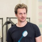 Jonathan Groff in una versione con cast interamente maschile di Come vi piace: tutto ciò che c'è da sapere all'inizio delle repliche
