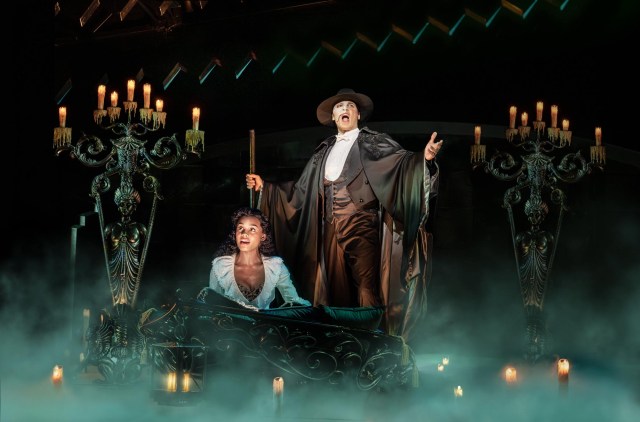 Jordan Donica, Sierra Boggess e altri in Il Fantasma dell'Opera: prime foto esclusive