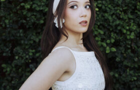 Laufey firma con Interscope e Verve Records