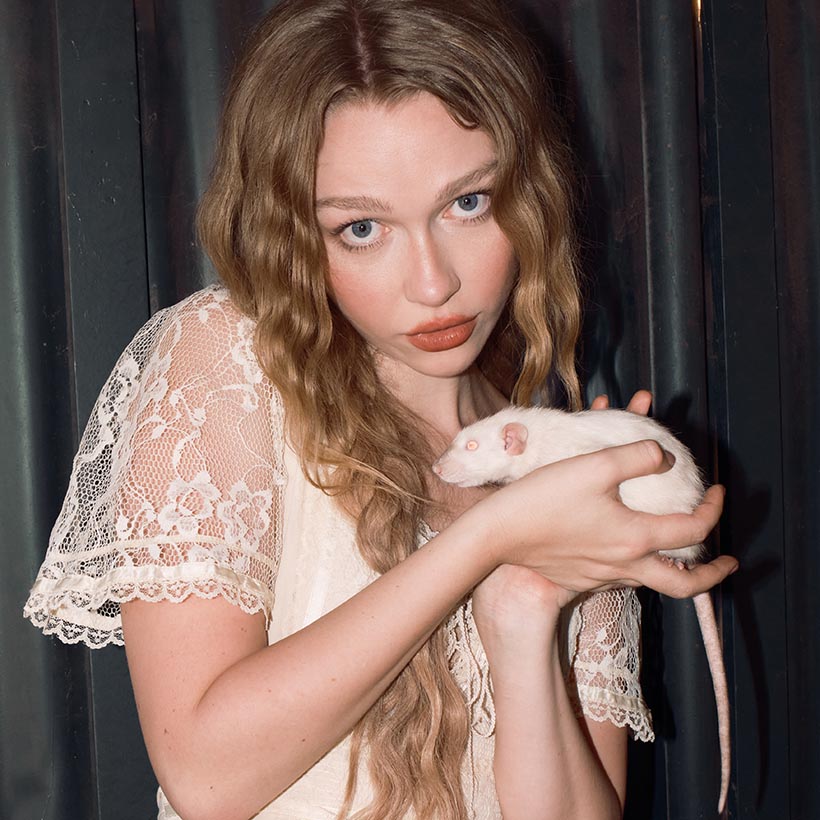 Mollie Elizabeth Confronts Being Misheard on ‘Petty Crimes’