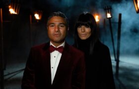 Nick Mohammed sarà il conduttore dello spettacolo The Traitors in scena