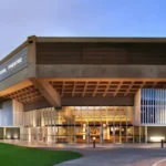 Chichester Festival Theatre annulla lo spettacolo dopo che un membro del cast è stato inseguito fisicamente per le vie della città durante un attacco