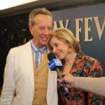 Christine Baranski e Richard E. Grant: amicizia felice, amore per l’Inghilterra e baci in scena – Hay Fever al West End