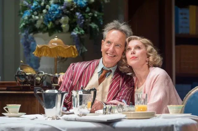 Febbre da fieno: Christine Baranski e Richard E. Grant al cinema