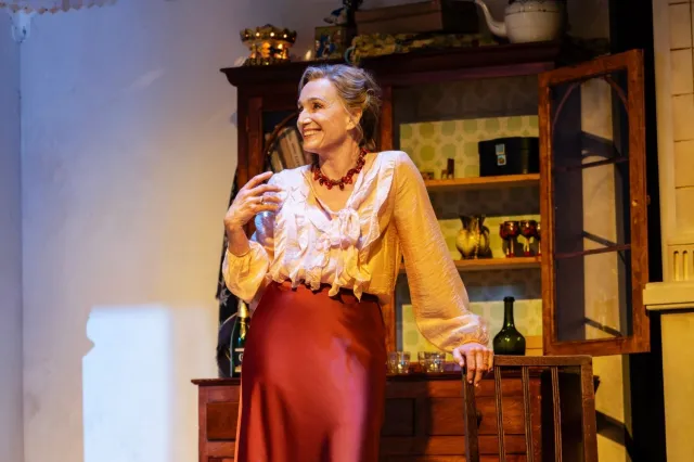 La casa delle ciliegie con Kristin Scott Thomas: recensione di un revival West End brillante e tagliente
