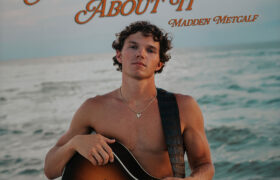 L’amore di mezzanotte ispira il singolo di Madden Metcalf ‘Ain’t Mad About It’
