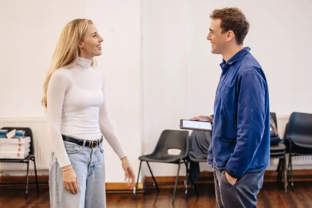 L’amore non muore in concerto: prima occhiata a Jamie Muscato e Celinde Schoenmaker durante le prove