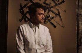 Patrick Marber dirigerà lo spettacolo di magia di Harry Milas, in stile promenade, sotto Shoreditch Town Hall