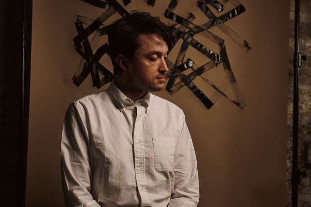 Patrick Marber dirigerà lo spettacolo di magia di Harry Milas, in stile promenade, sotto Shoreditch Town Hall