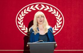 Recensione Triumph di Caryl Churchill: una lungimiranza impeccabile nel micro-spettacolo dell’Almeida