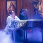Simon Russell Beale partecipa al podcast di WhatsOnStage mentre interpreta Liberace