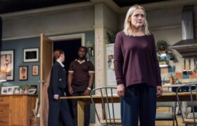 Una donna qualsiasi con Anne-Marie Duff al National Theatre di Londra: recensione